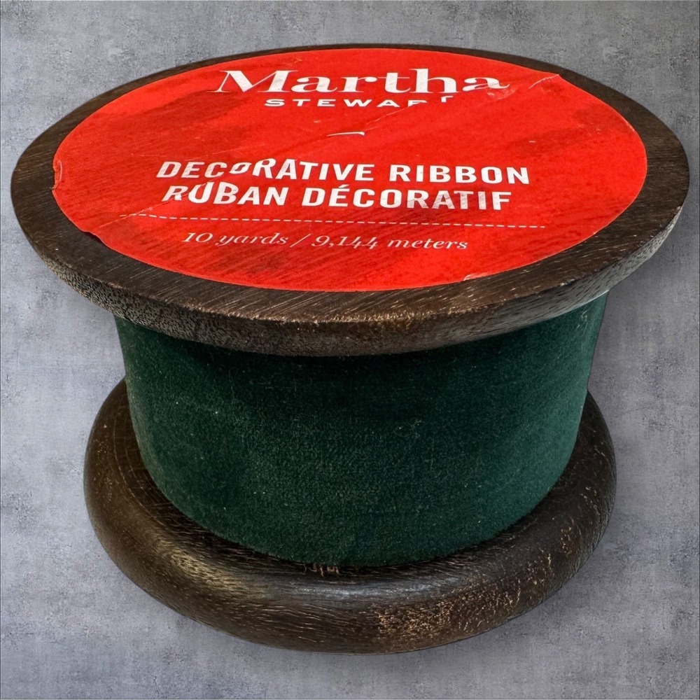 Martha Stewart GREEN VELVET 2‎ Inch Ribbon 10 Yards WOODEN Spool - read